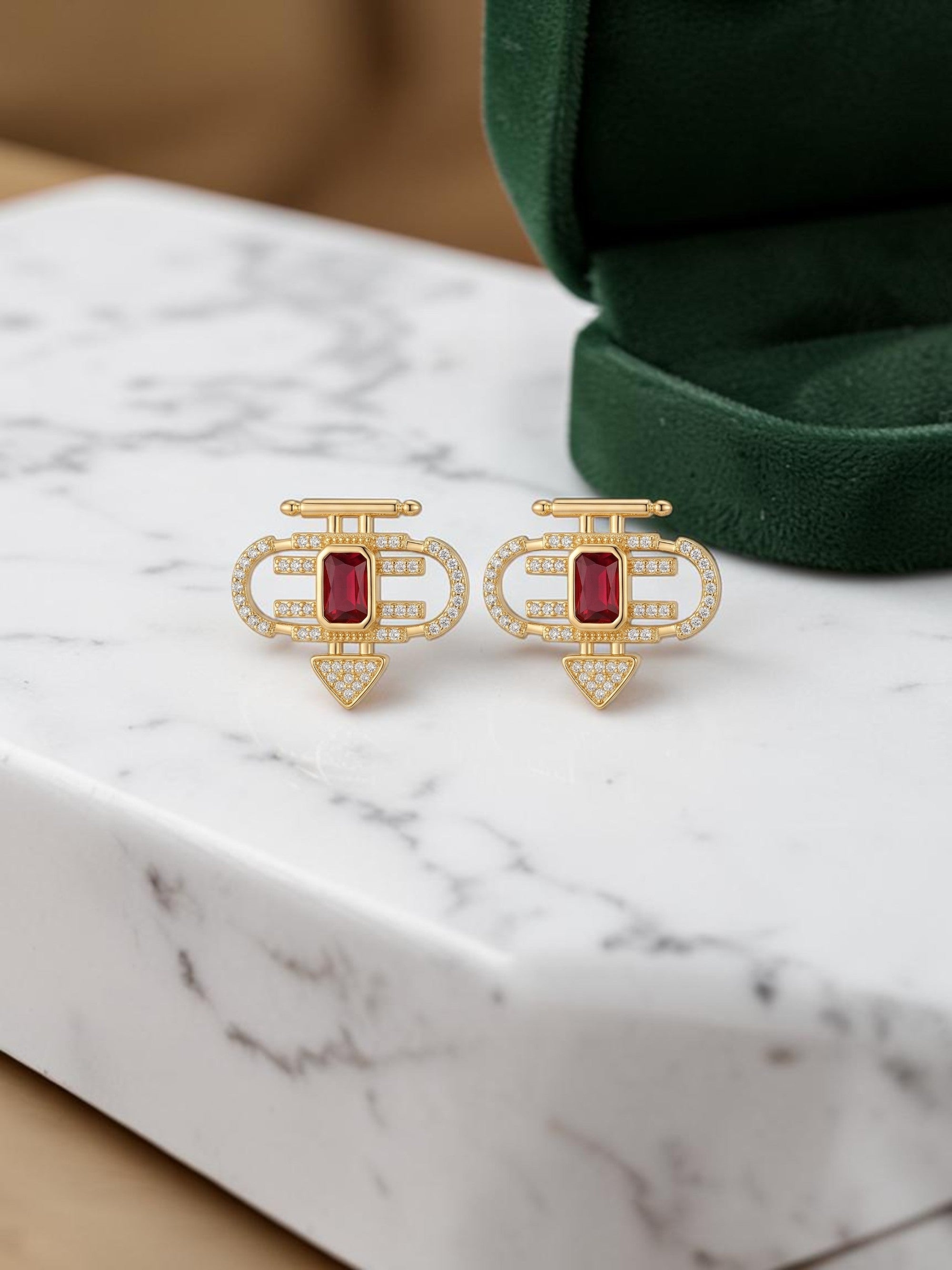 Bordo kristal taşlı modern küpe